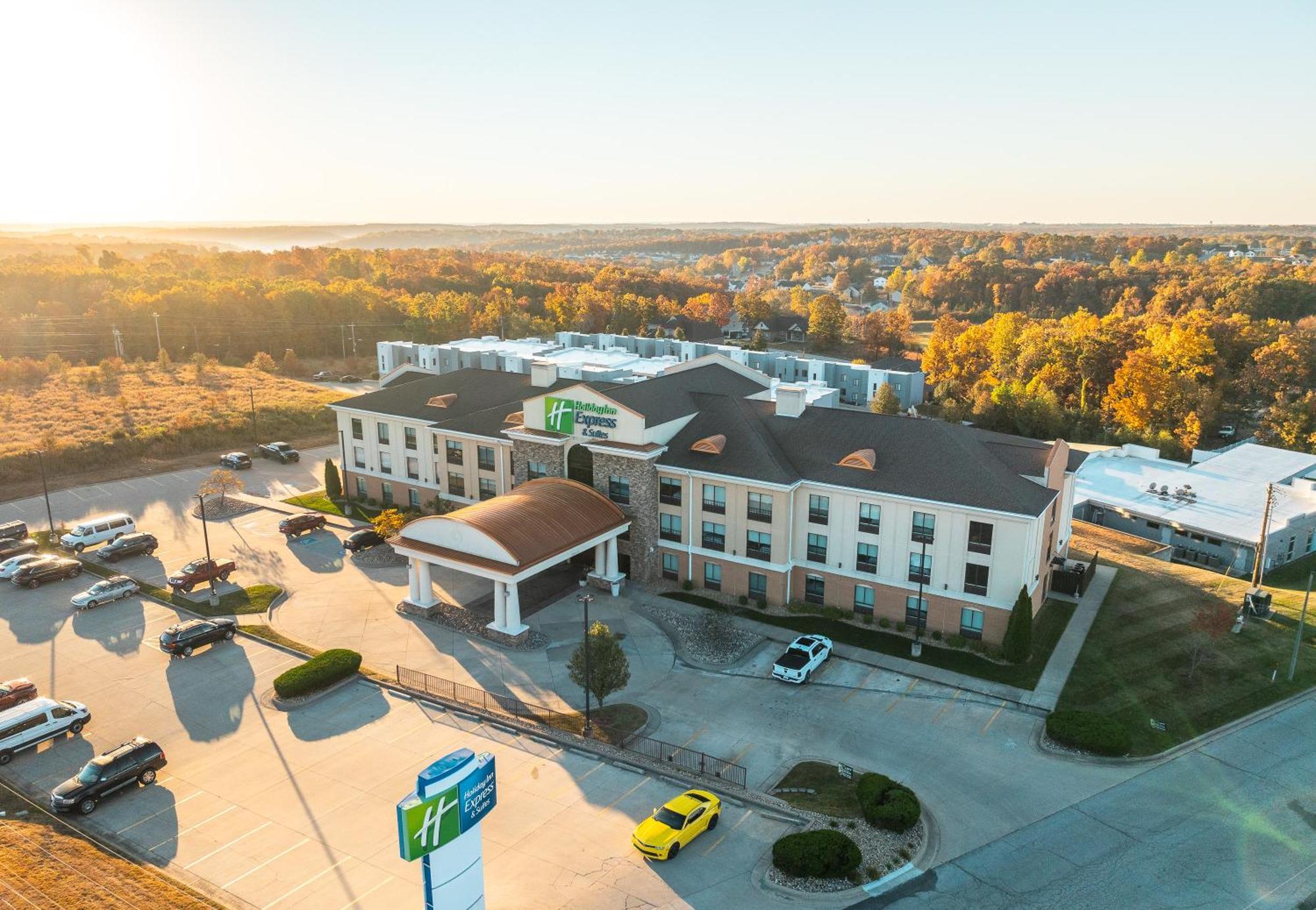 Holiday Inn Express Hotel And Suites Saint Robert By Ihg Esterno foto