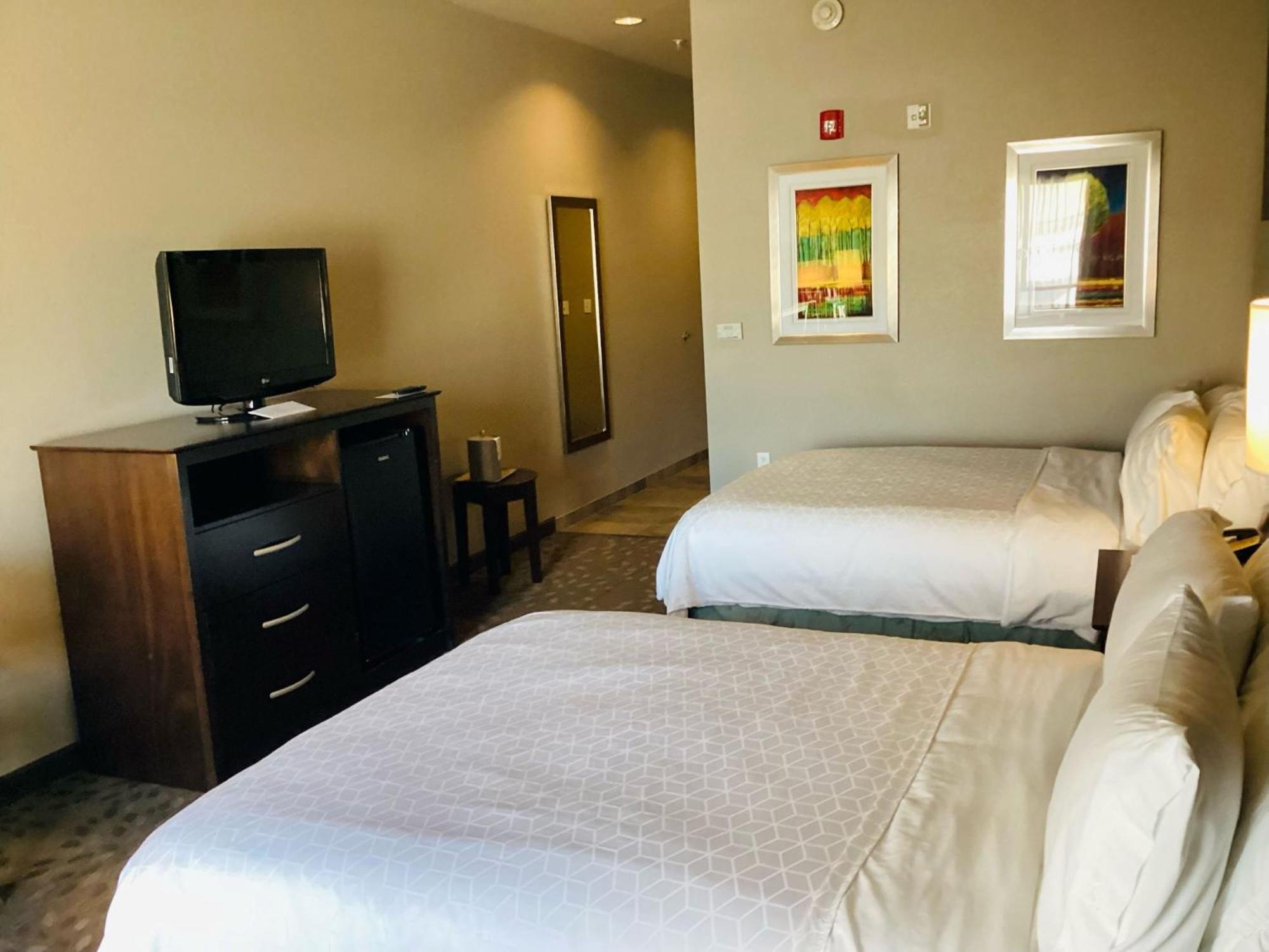 Holiday Inn Express Hotel And Suites Saint Robert By Ihg Esterno foto
