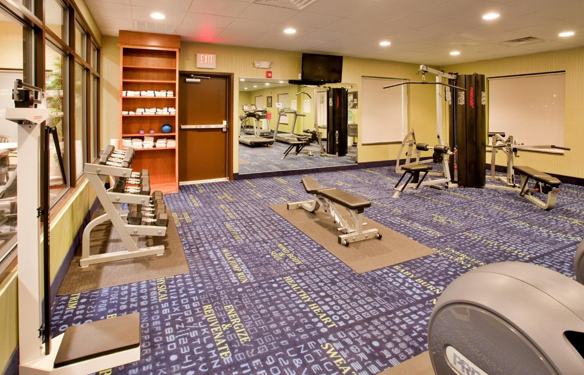 Holiday Inn Express Hotel And Suites Saint Robert By Ihg Esterno foto